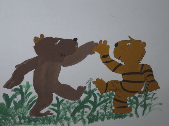 Kleiner Tiger und kleiner Bär von Janosch tanzen Hand in Hand