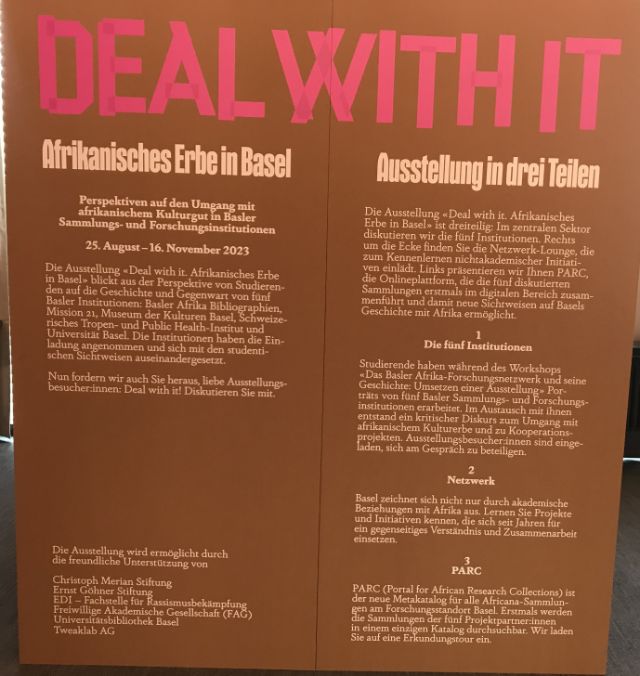 Ein Plakat mit der Überschrift Deal with it und einer Beschreibung der Ausstellung