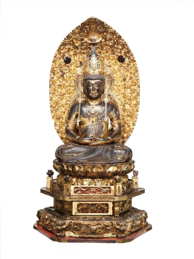 eine Buddha-Statue im Ausstellungsraum