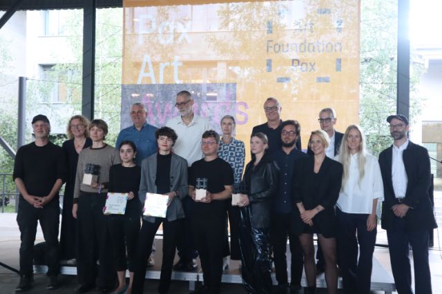 Die Gewinner:innen alle zusammen bei den PAX Art Awards