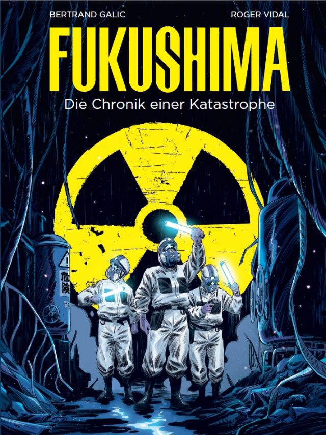 Titelbild von Fukushima - Die Chronik einer Katastrophe. Es zeigt drei Mitarbeitende in Strahlenanzügen, die durch das beschädigte Reaktorgebäude gehen. 