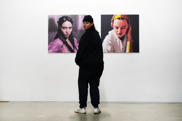 Ana Brankovic legt im Kunsthaus BL auf und zeigt sich im HeK vor ihren beiden neuen Selfie-Bildern