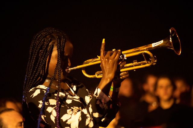 HHY & The Kampala Unit zu sehen mit der der Ugandischen Trompeterin Florence Lugemwa
