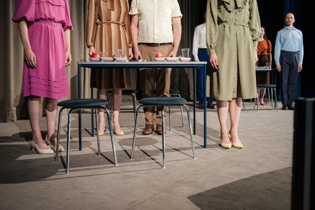 Ausschnitt von Menschen in Theaterkostümen