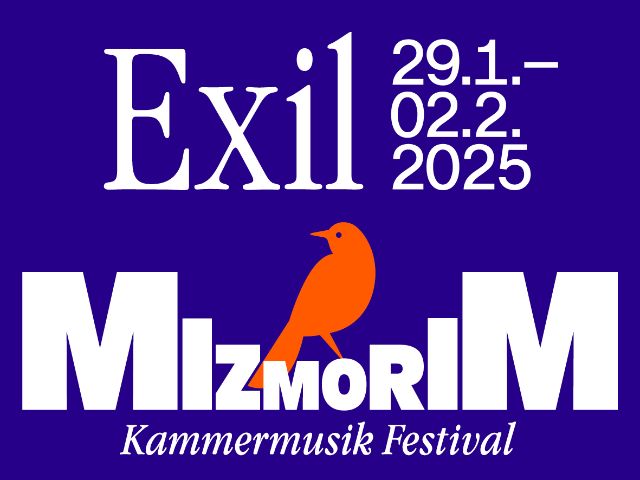 Das Key Visual des Festivals besteht aus einem dunkelblauen Hintergrund. Darauf steht in weisser Schrift das Datum des Festivals. Ein orangener Vogel ist in der Mitte.