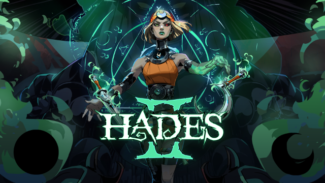 Der Schriftzug "Hades 2". Dahinter Protagonistin Melinoë, sie trägt ein orangenes Kleid, hat blonde schulterlange Haare, ein schwarz-rotes und ein grnes Auge. Sie wirkt Magie, zwei Waffen scheben um sie herum. Die Atmosphäre ist dunkel mit einem grünen Hexenkreis im Hintegrund.