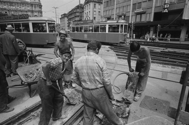 Bauarbeiter beim Bellevue, um 1962. Fotografie: Hans Krebs. © ETH-Bildarchiv, Zürich.