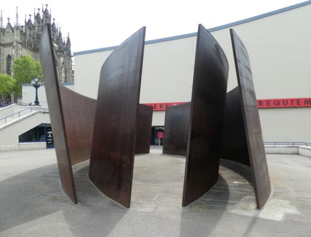 Richard Serra Intersection