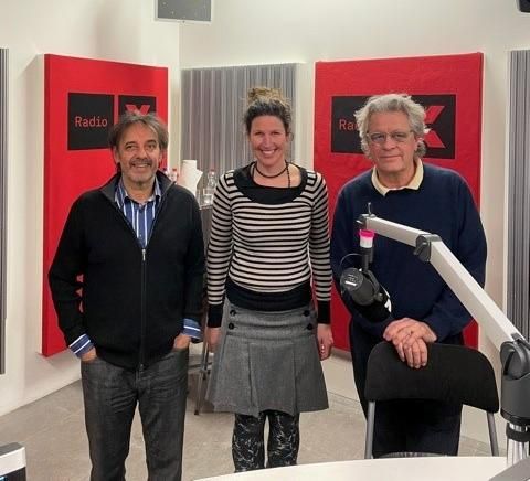 Drei Menschen im Studio von Radio X: Martin R. Dean, Janina Labhardt, Nicolas Ryhiner